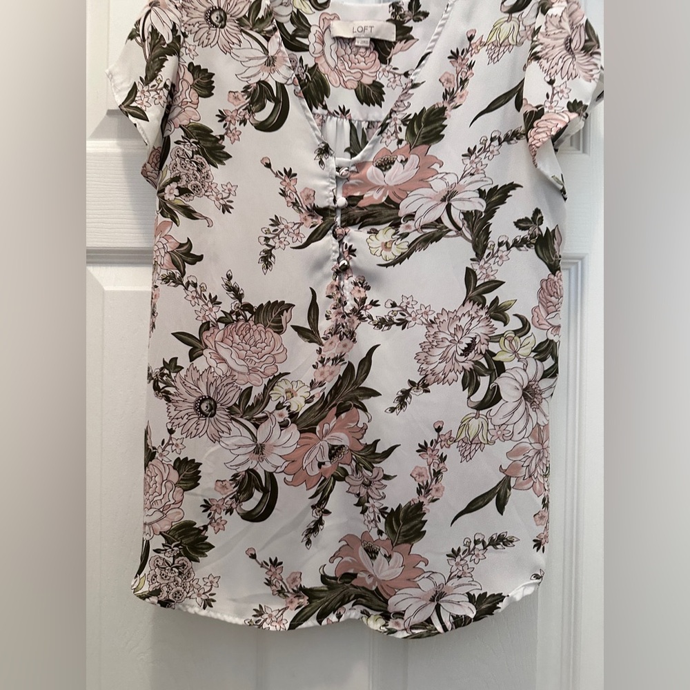 LOFT off-white floral short sleeve blouse
